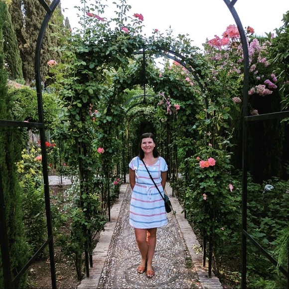 Meet your Posher, Julia - Picture 2 of 7